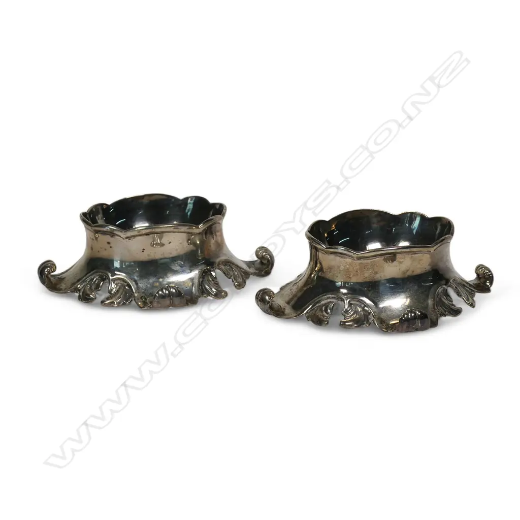 A pair of William IV silver table salts, Image 1++