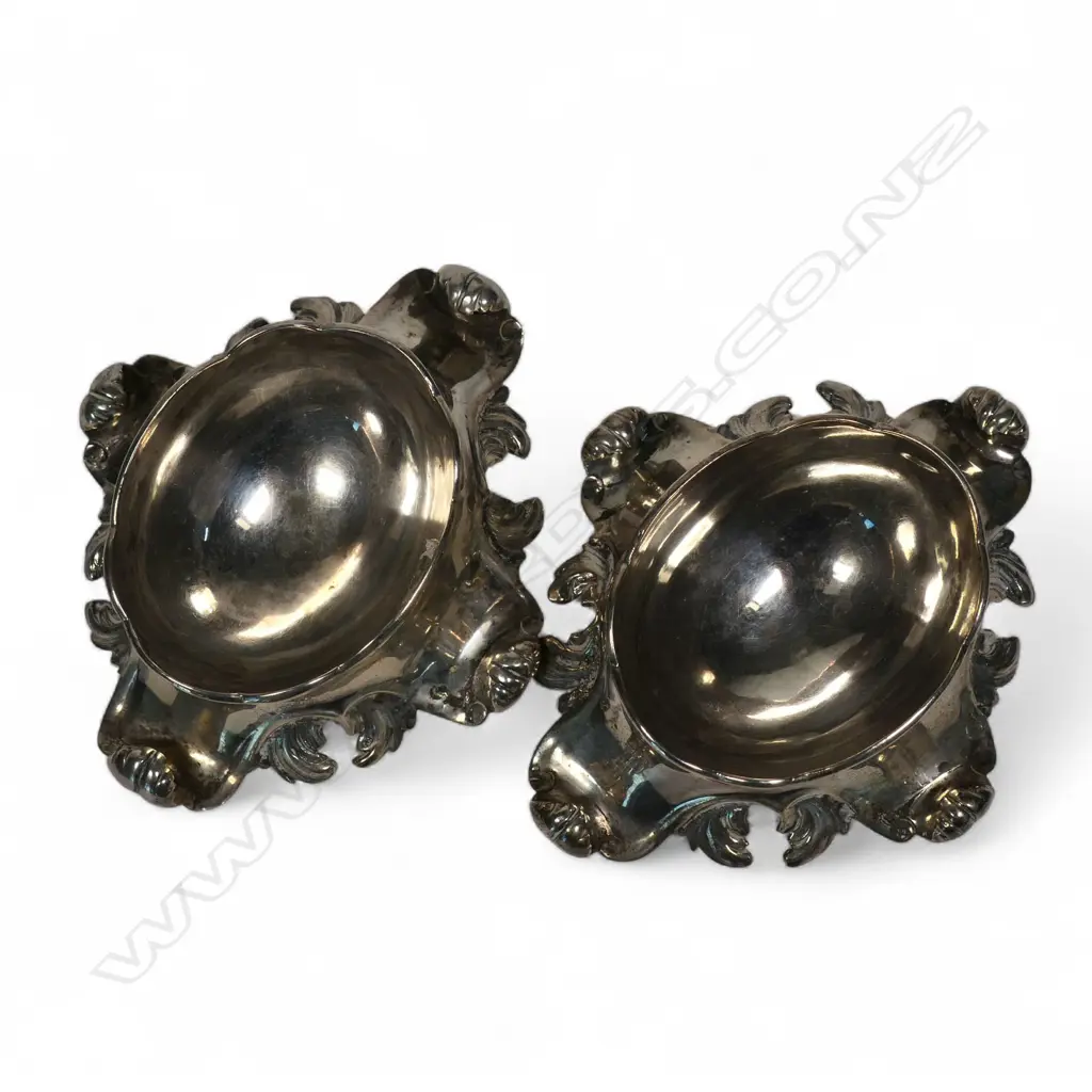 A pair of William IV silver table salts, Image 1++