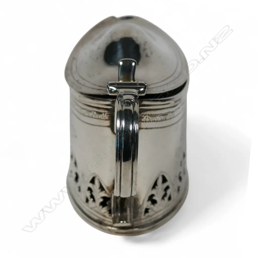 A George III silver mustard pot, Image 1++