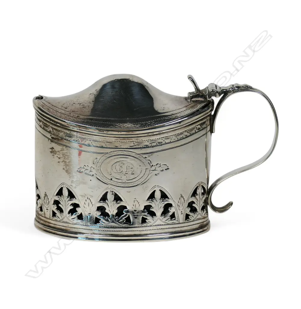 A George III silver mustard pot, Image 1++