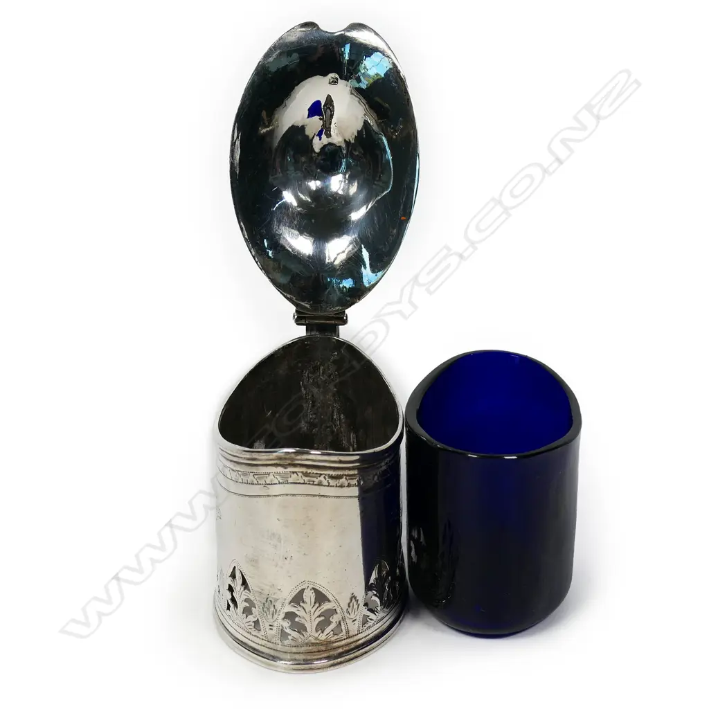 A George III silver mustard pot, Image 1++