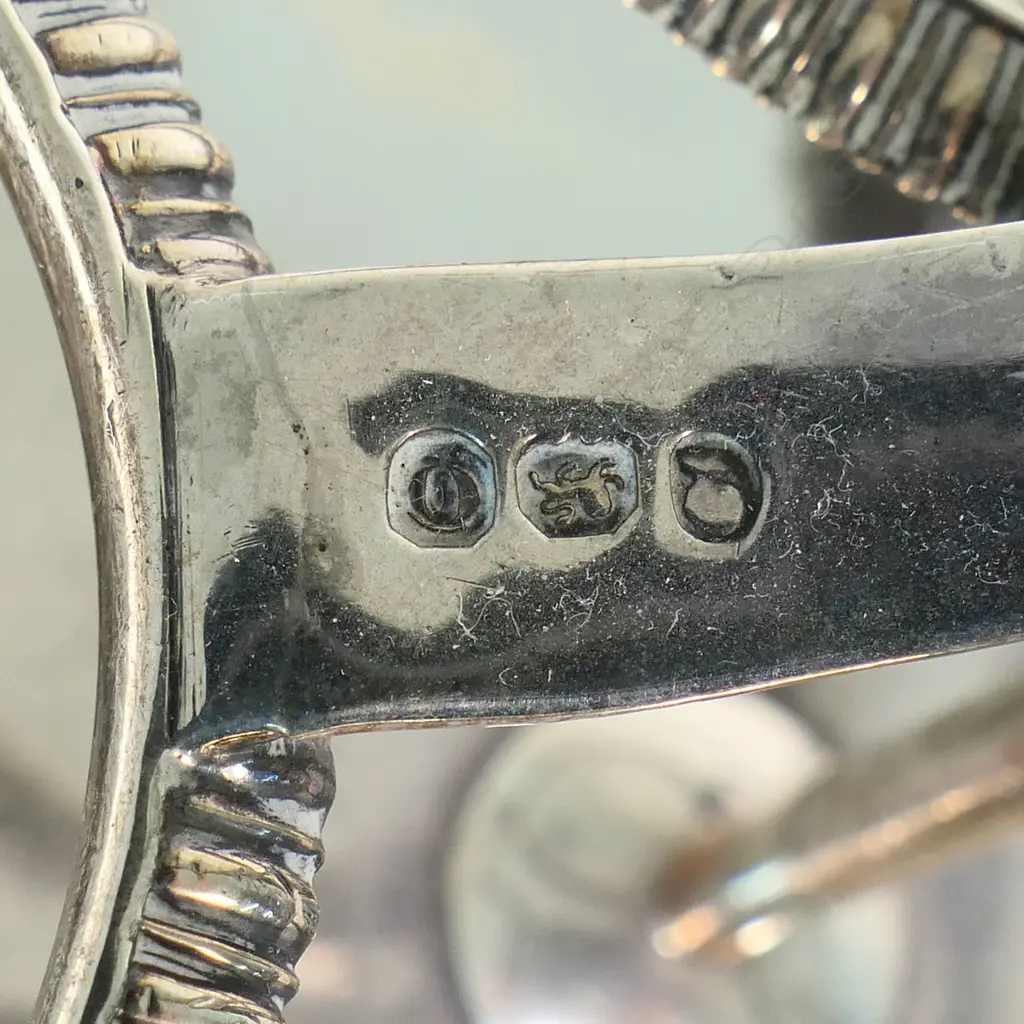 A late George III silver cruet set, Image 1++