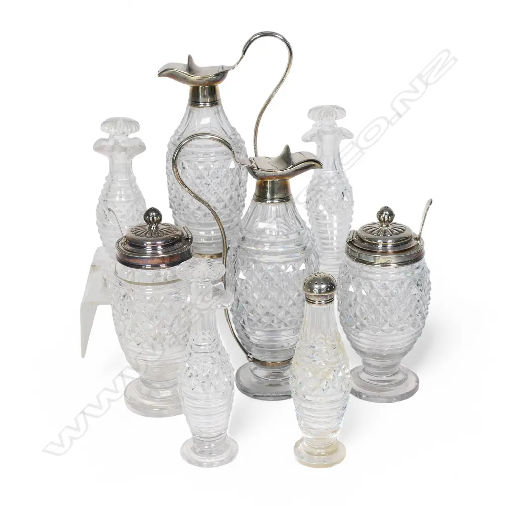 A late George III silver cruet set, Image 1++