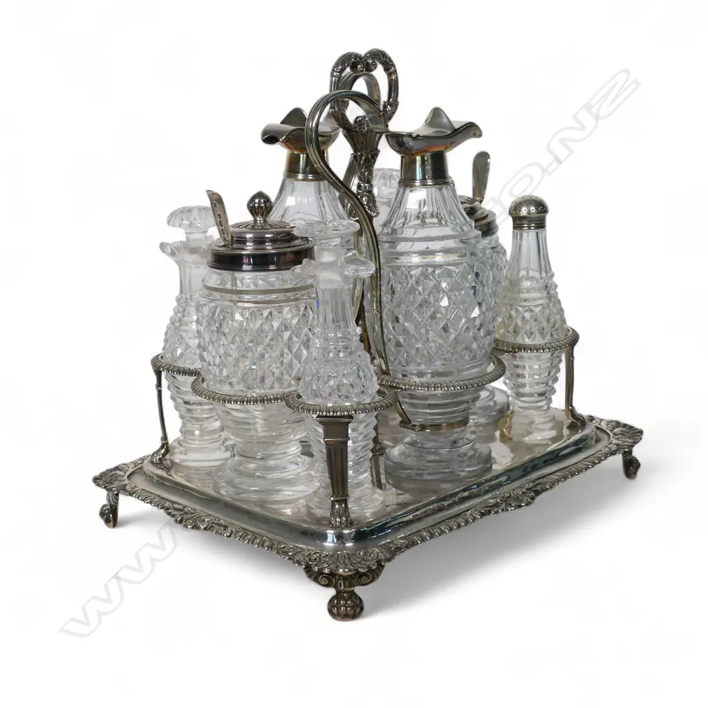 A late George III silver cruet set, Image 1++