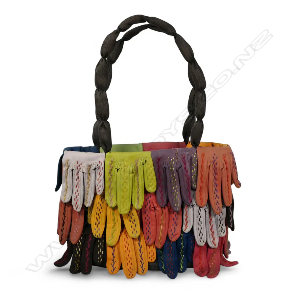 Vita Cochran (b.1975 Te-Whanganui-a-Tara Wellington, New Zealand) 'Handwork Bag', Image 1++