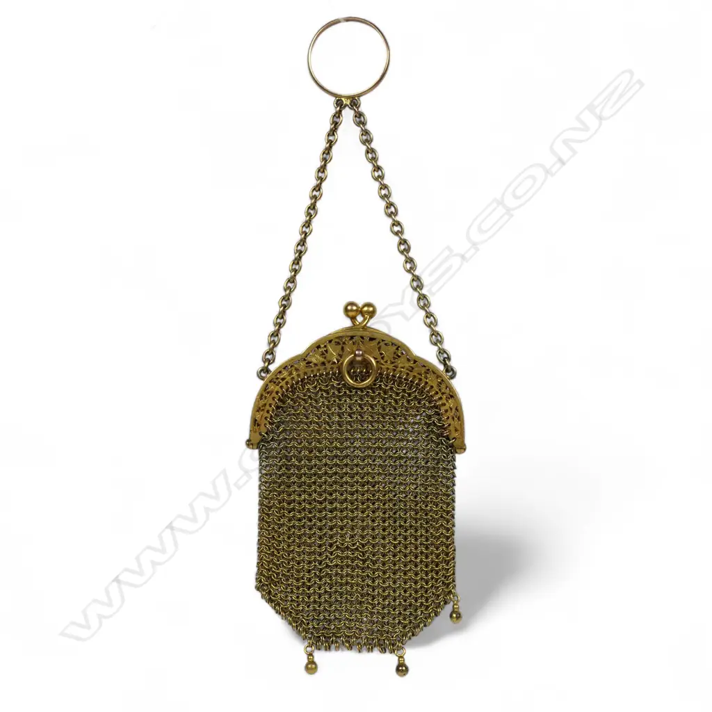 An uncommon early 20thC 9ct gold mesh finger ring purse, Image 1++