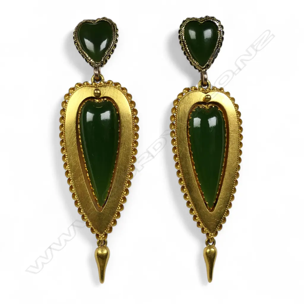 A quality pair of 19thC colonial 18ct gold and pounamu drop earrings, Image 1++