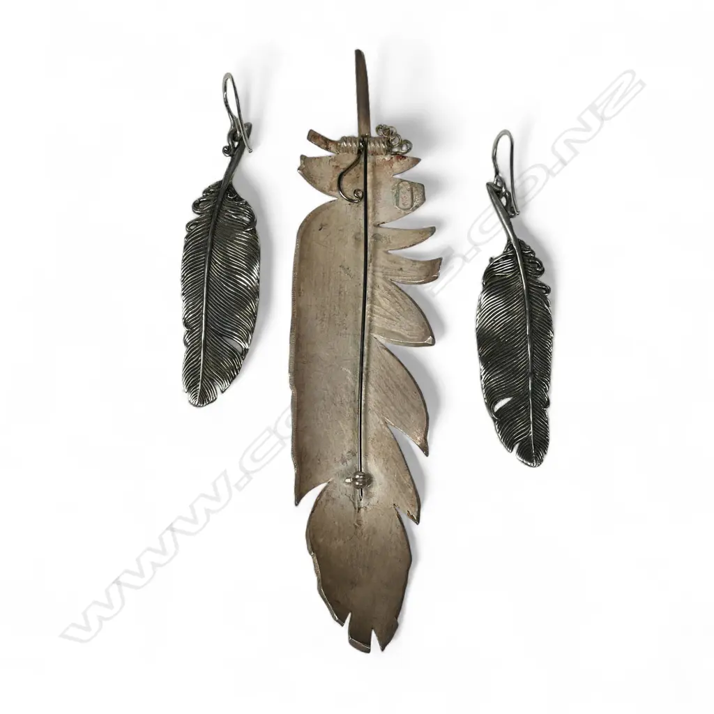 A contemporary artist made silver large feather brooch and similar earrings, Image 1++