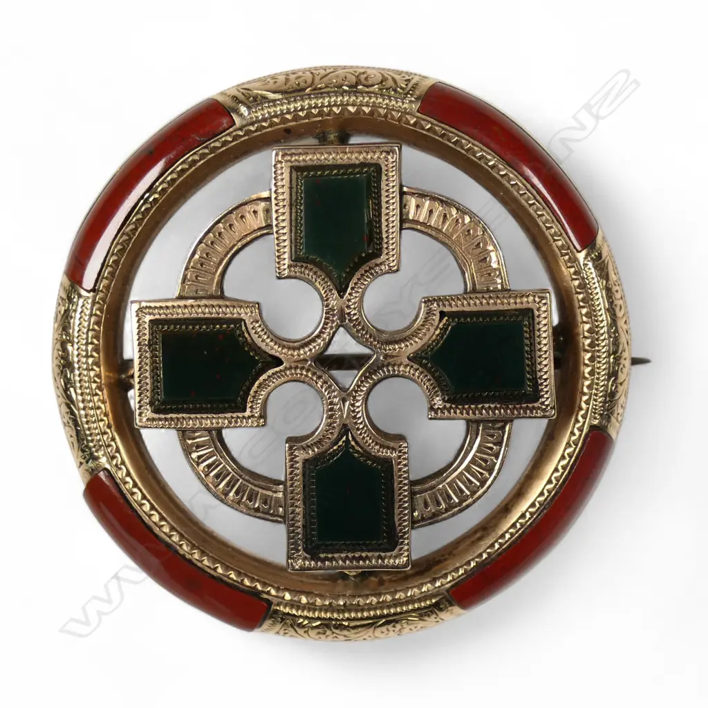 A good Victorian Scottish 9ct gold bloodstone and agate set brooch, Image 1++