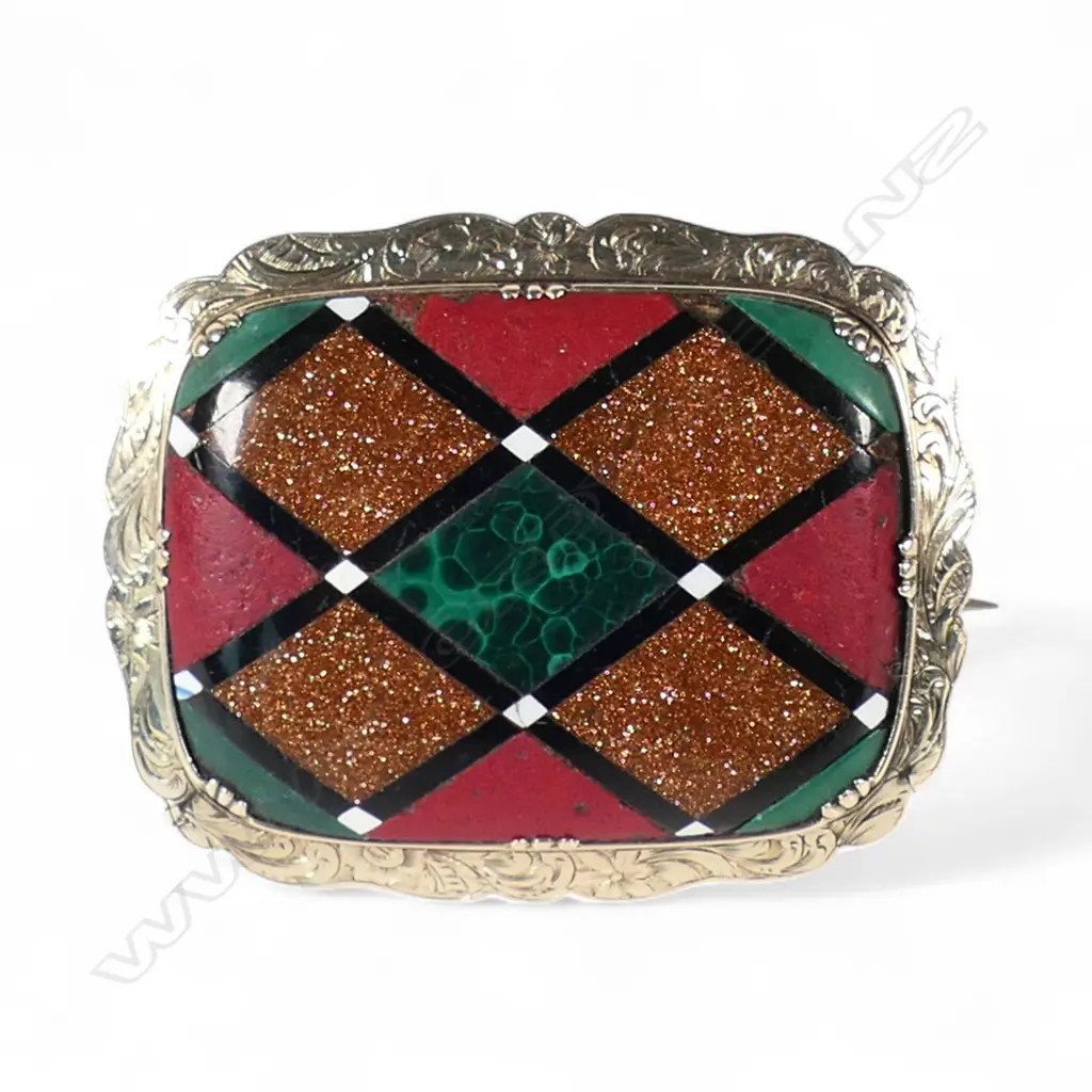 A Victorian 9ct gold agate and goldstone brooch, Image 1++