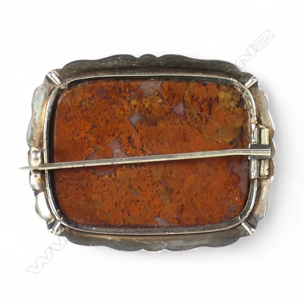 A Victorian 9ct gold agate and goldstone brooch, Image 1++