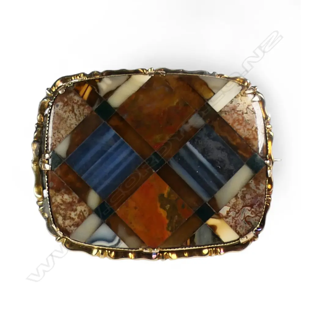 A Victorian 9ct gold and agate stone set brooch, Image 1++