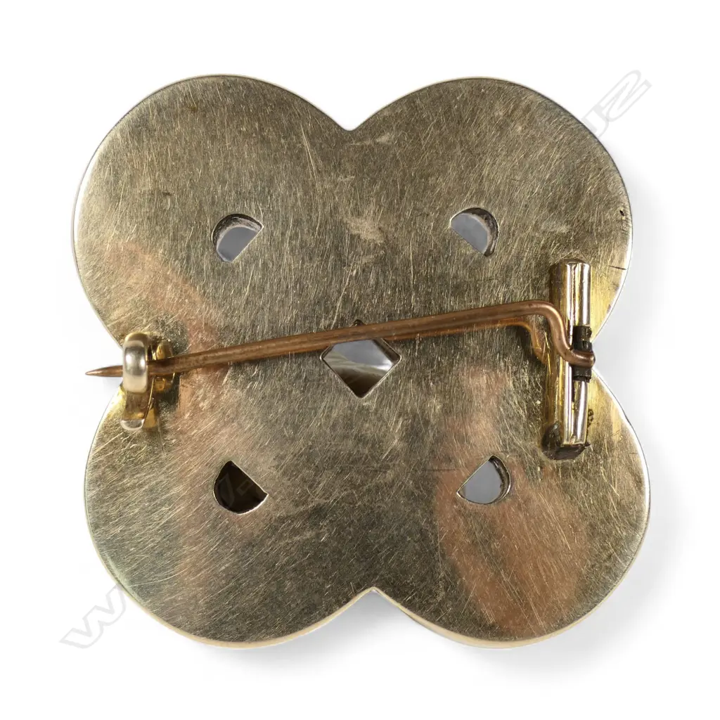 A quality c.1900 Scottish 9ct gold and mottled agate entwined quatrefoil brooch, Image 1++