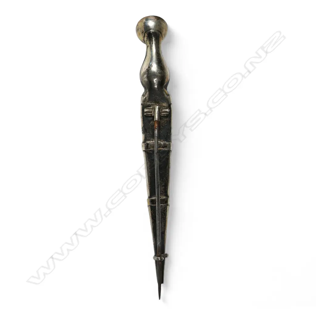 A late Victorian large silver and agate set Scottish dirk brooch / kilt pin, Image 1++