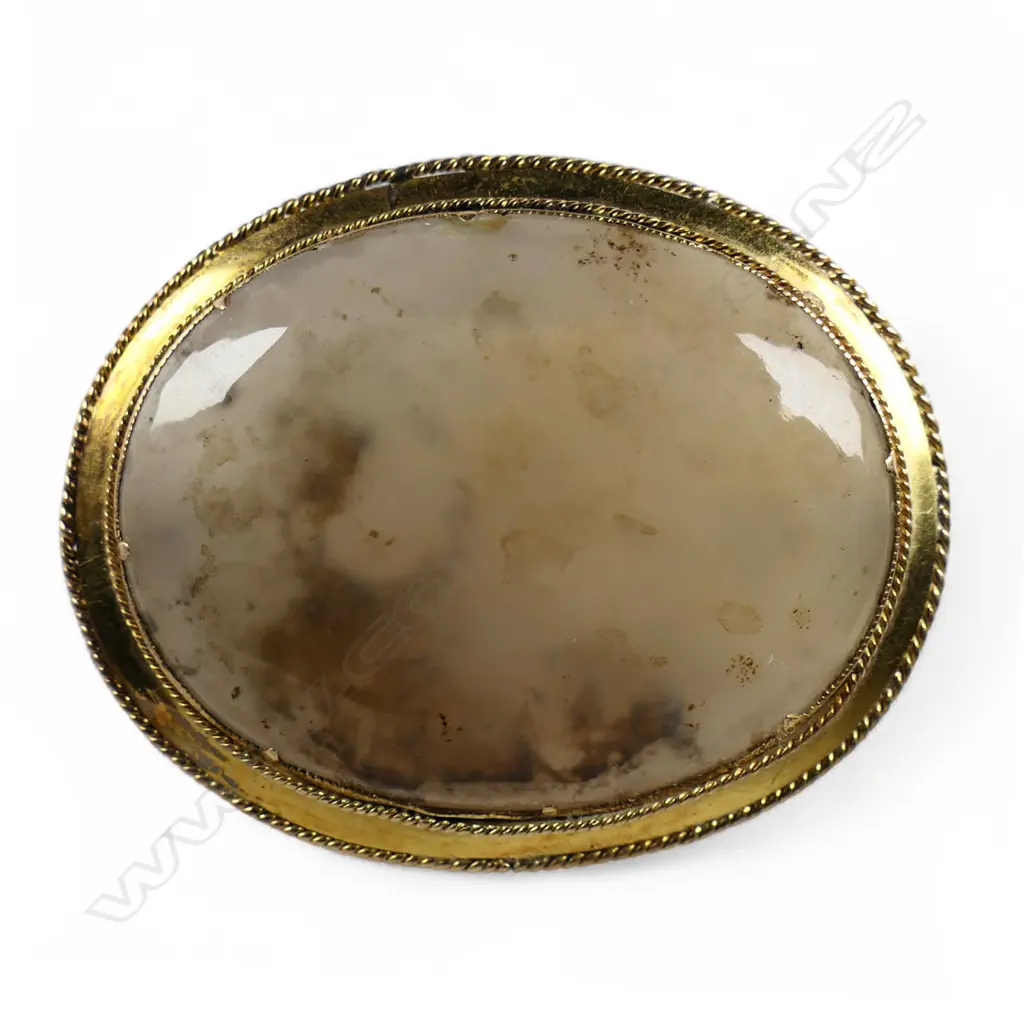 A late Victorian 9ct gold and agate brooch and drop earring suite, Image 1++