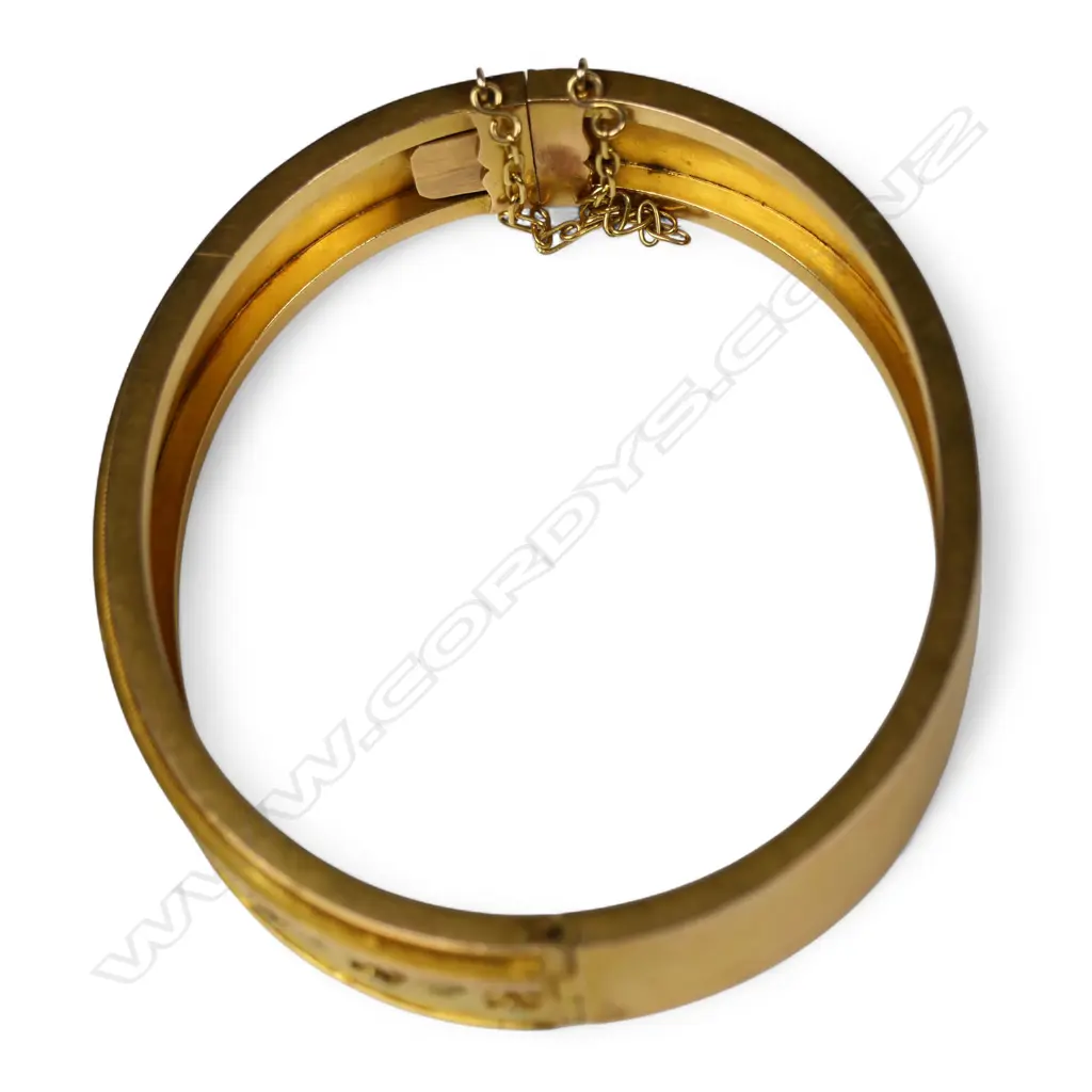 A Victorian 15ct gold Etruscan revival hinged bangle, Image 1++
