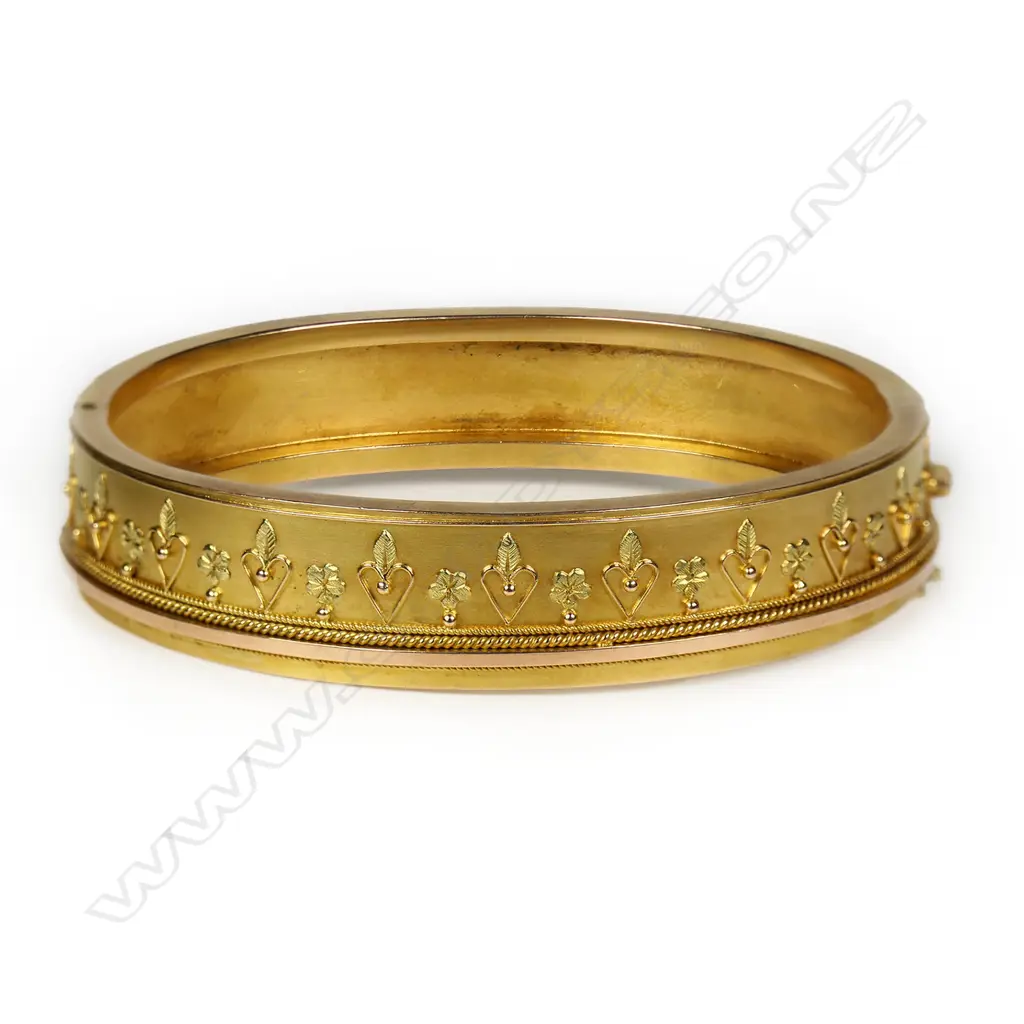 A Victorian 15ct gold Etruscan revival hinged bangle, Image 1++