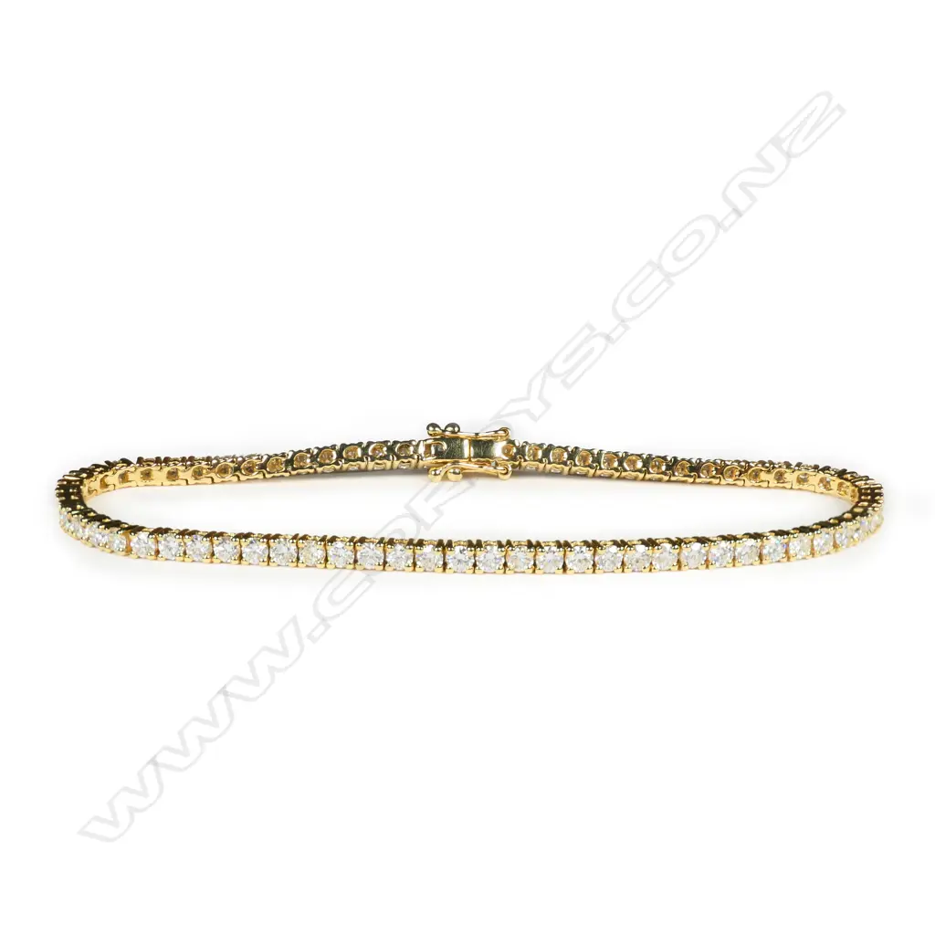 An 18ct gold and diamond tennis bracelet, Image 1++