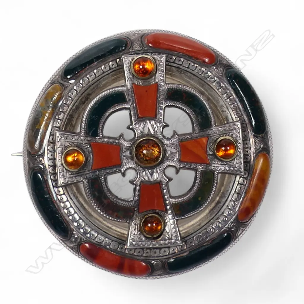 A late Victorian Scottish 9ct gold agate and citrine brooch, Image 1++