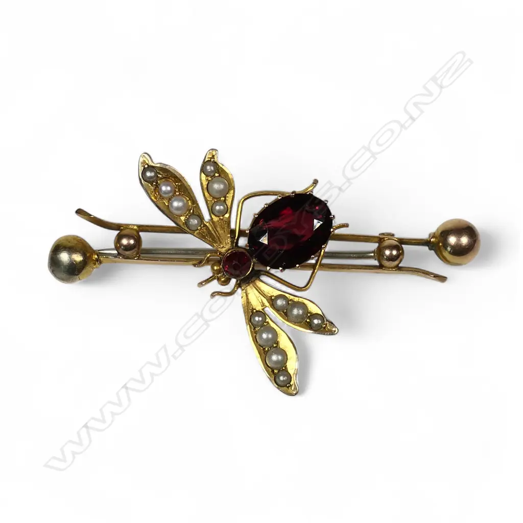 A 9ct gold pearl and garnet insect brooch, Image 1++