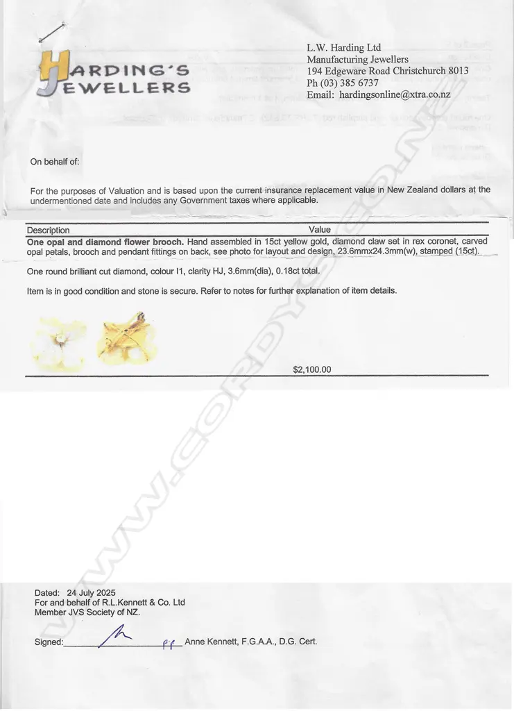 A 15ct gold opal and diamond brooch, Image 1++