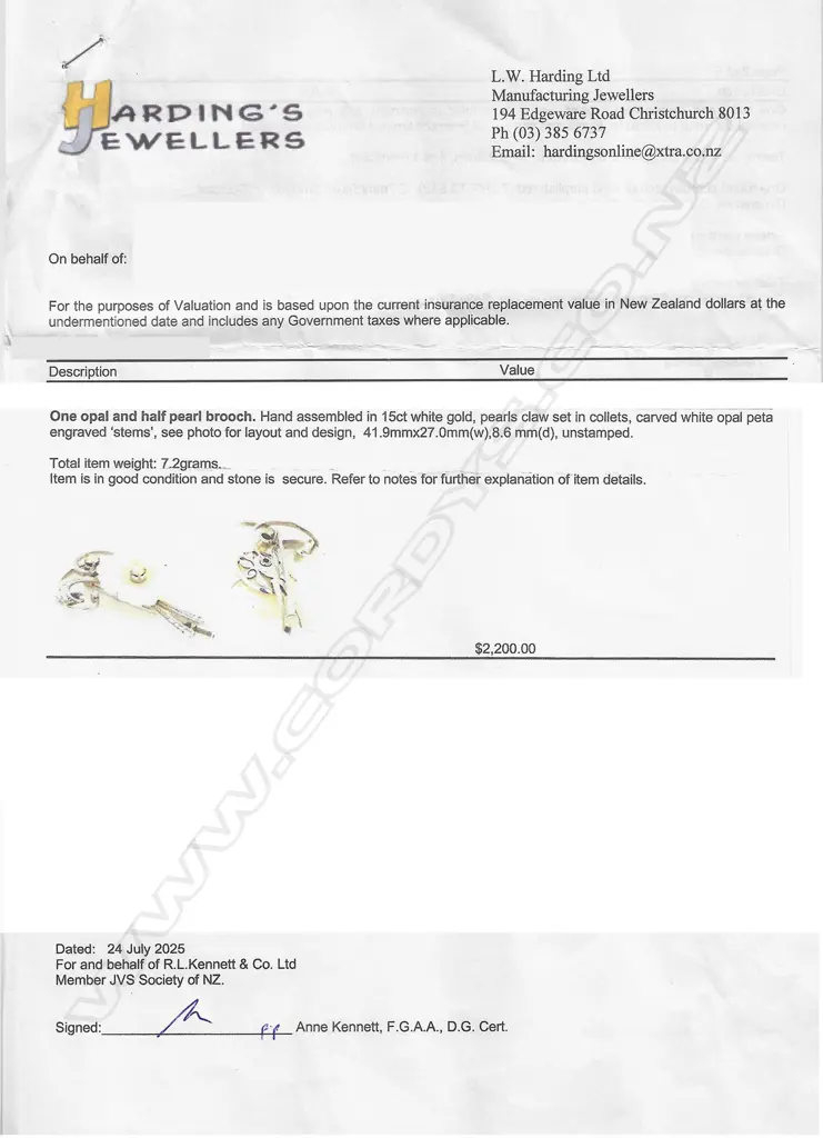 A 15ct white gold opal and pearl brooch, Image 1++