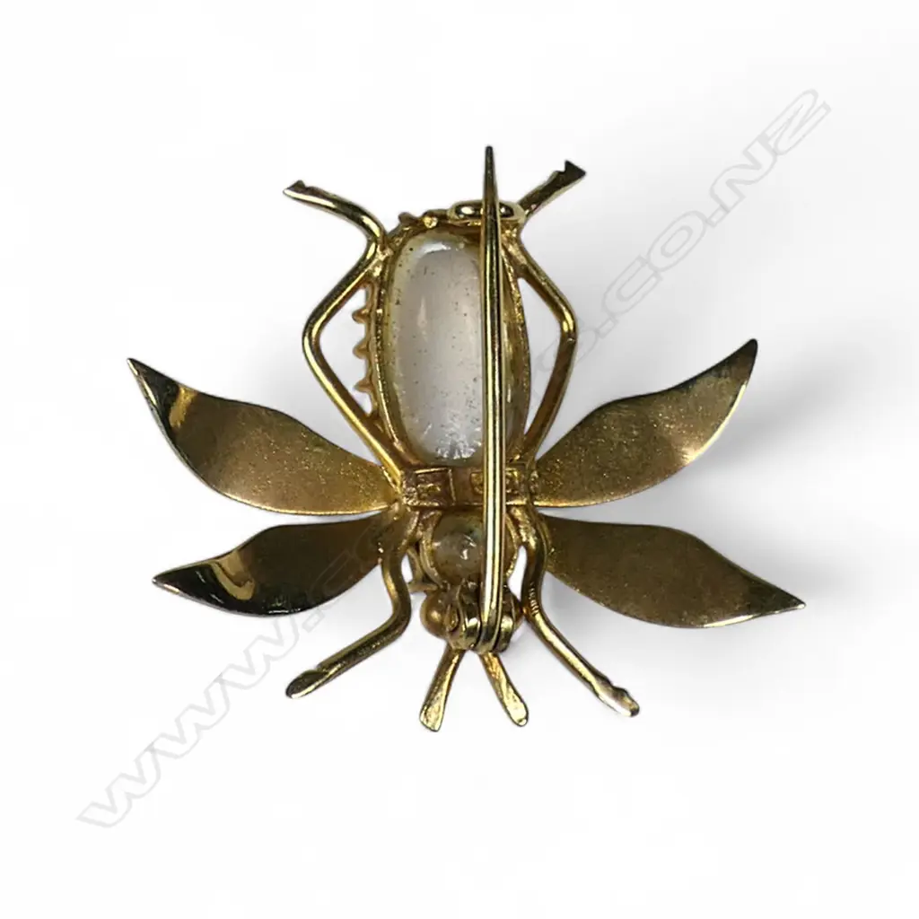 An Edwardian 9ct gold and moonstone flying insect brooch, Image 1++