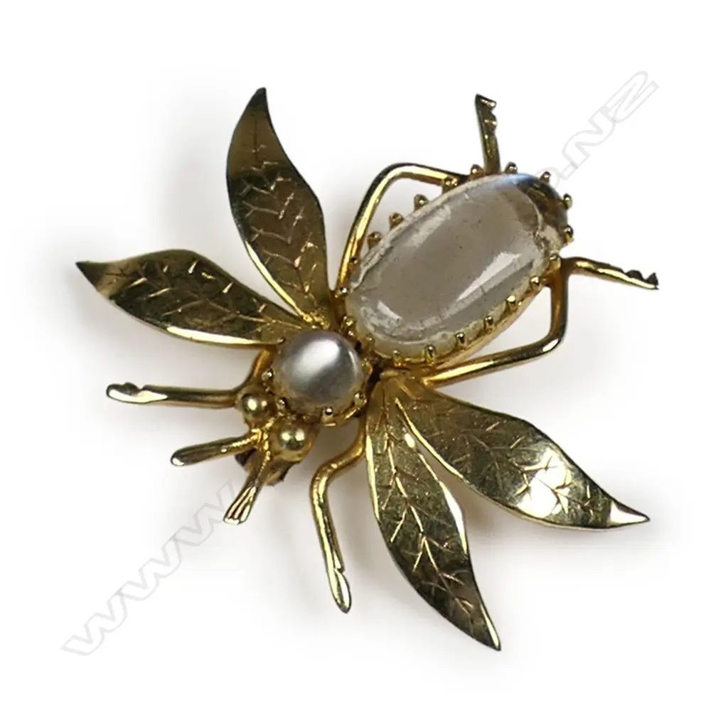An Edwardian 9ct gold and moonstone flying insect brooch, Image 1++