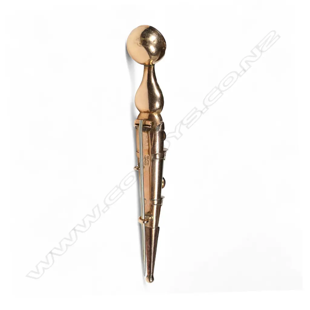 A c.1900 9ct gold and various stone set Scottish dirk brooch, Image 1++