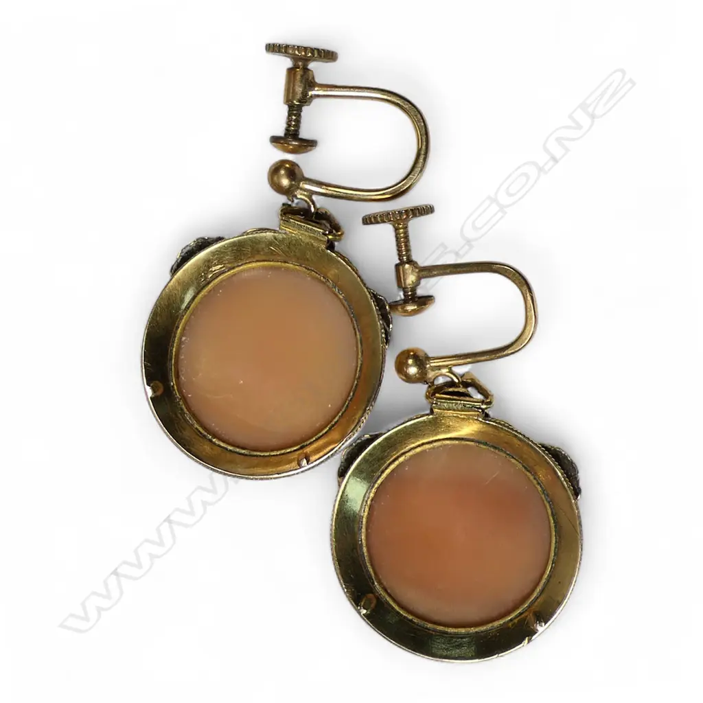 A pair of Victorian 15ct gold and cameo drop earrings, Image 1++