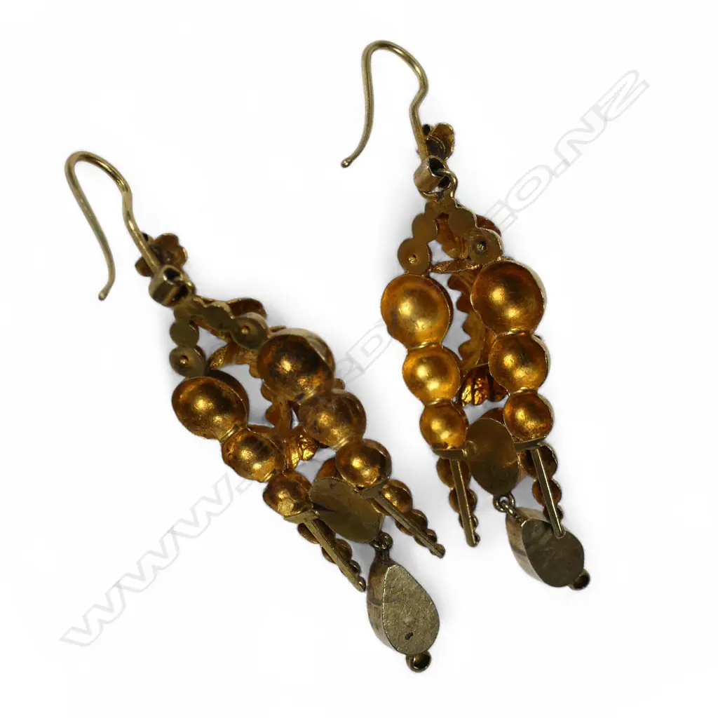 A pair of early colonial 9ct gold garnet drop earrings, Image 1++