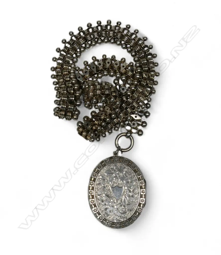A Victorian silver mayoral chain and engraved locket, Image 1++