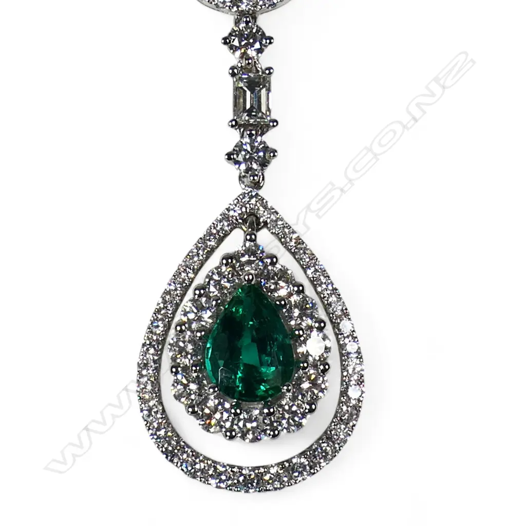An impressive 14ct white gold emerald and diamond necklace, Image 1++