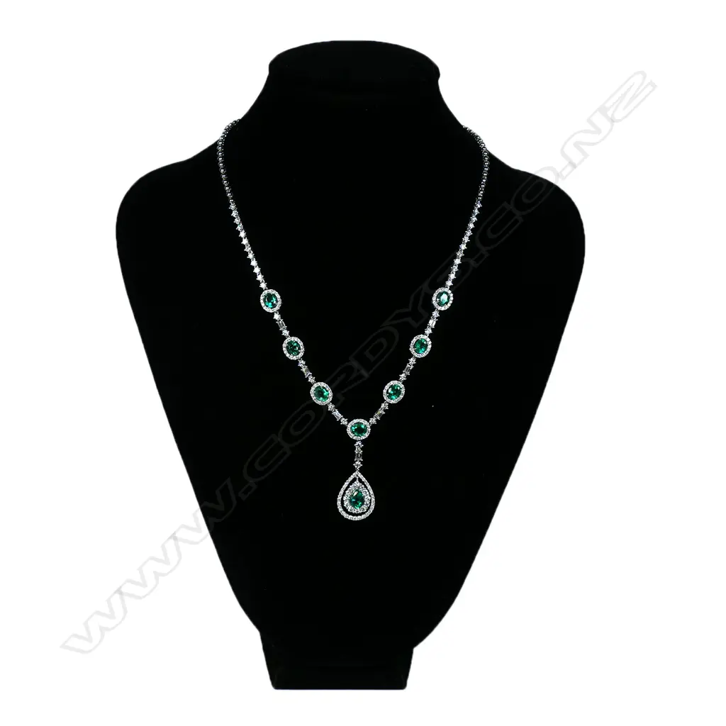 An impressive 14ct white gold emerald and diamond necklace, Image 1++