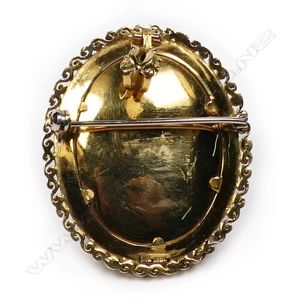 An Italian early/mid 20thC 18ct yellow gold and portrait miniature pendant brooch, Image 1++