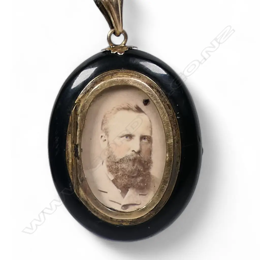 A Victorian black enamelled and gem set 'MIZPAH' large pendant, Image 1++