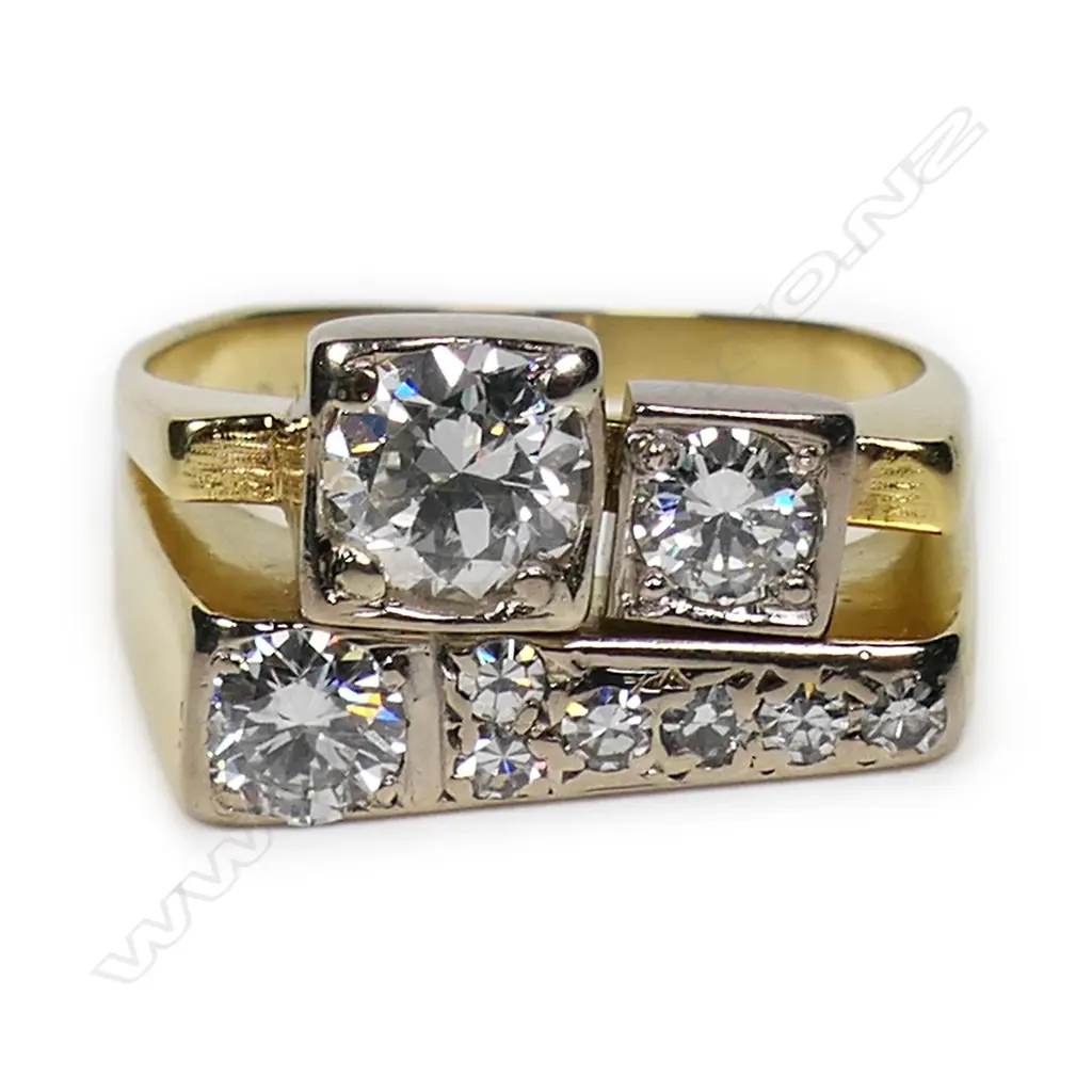 An 18ct gold and diamond dress ring, Image 1++