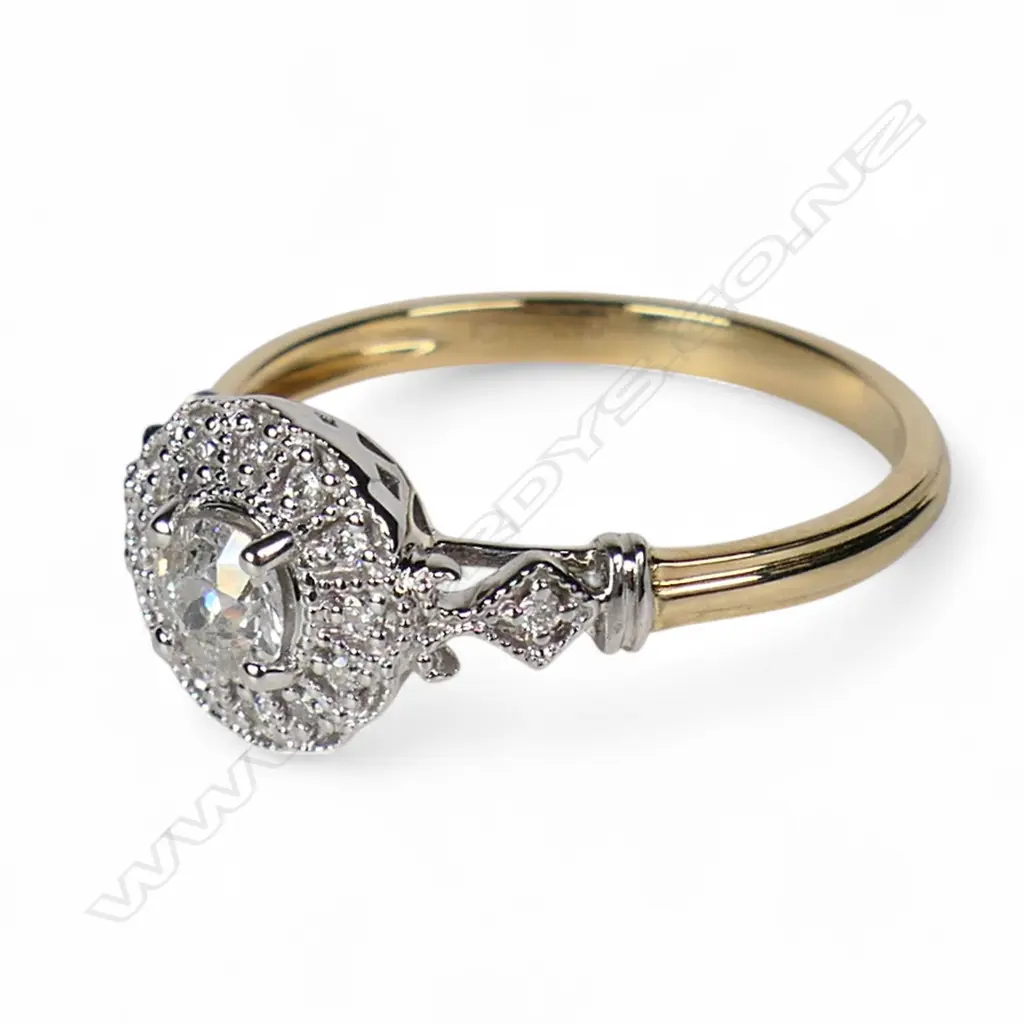 A 14ct yellow and white gold diamond ring, Image 1++