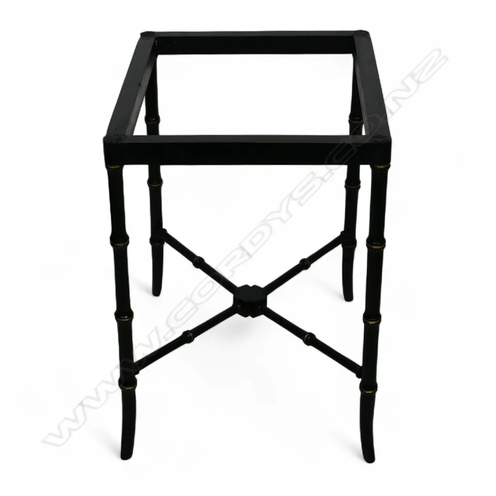 A highly decorative early 19thC black lacquer tray attributed to Jennens and Bettridge, Image 1++