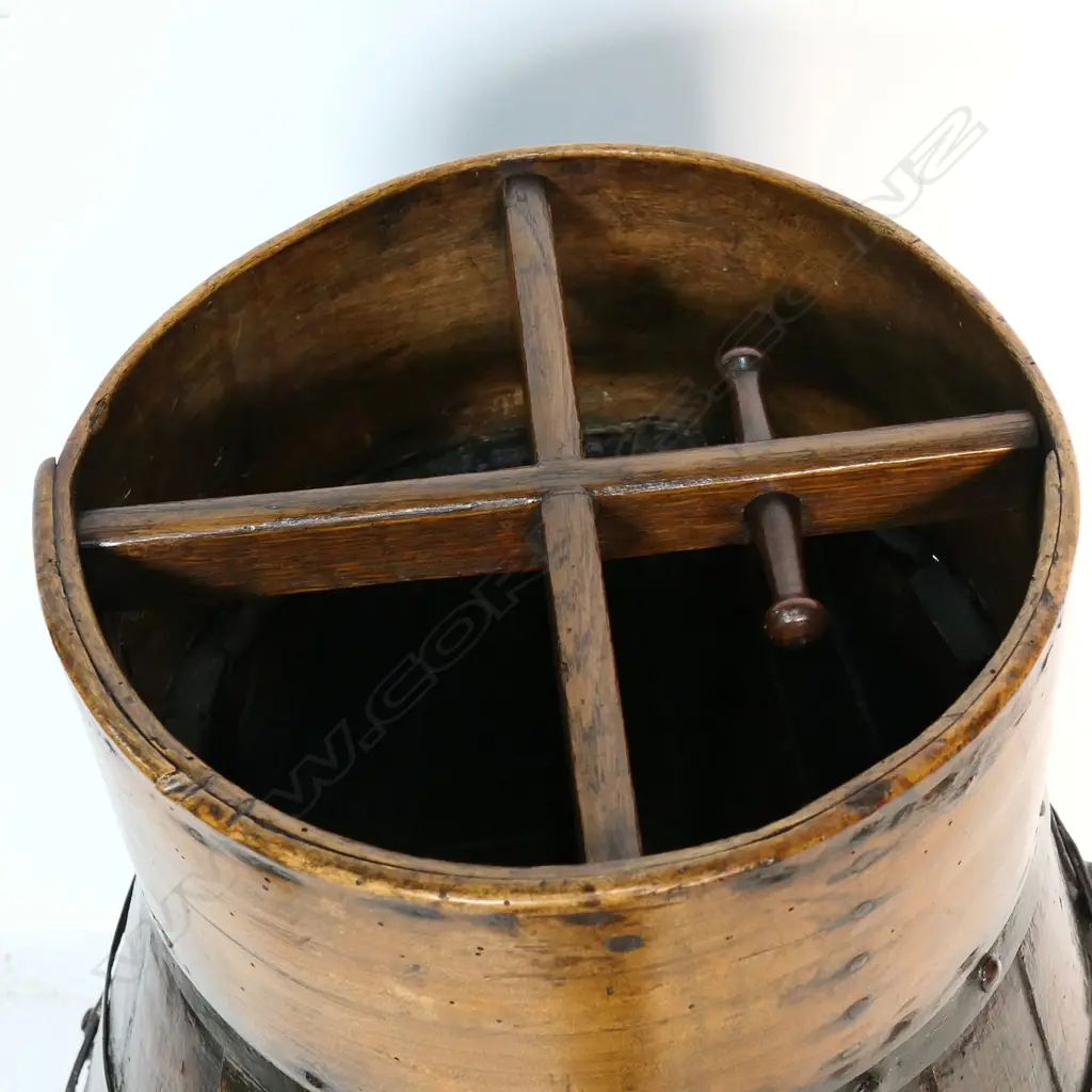 An early / mid 19thC coopered oak cider barrel, Image 1++