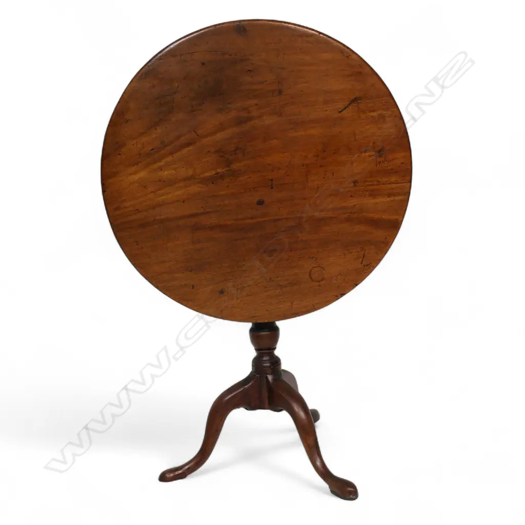 A George III mahogany tripod table, Image 1++