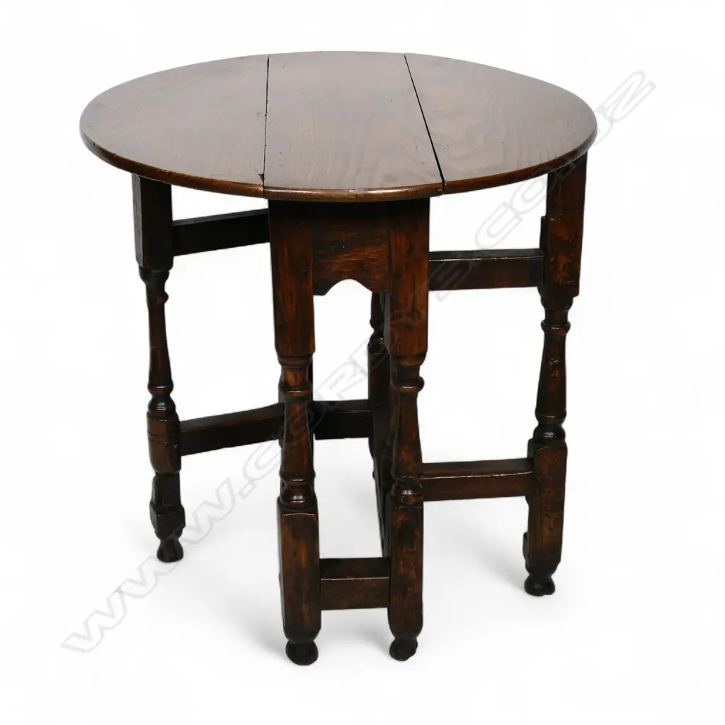A George III small proportion oak gate leg table, Image 1++