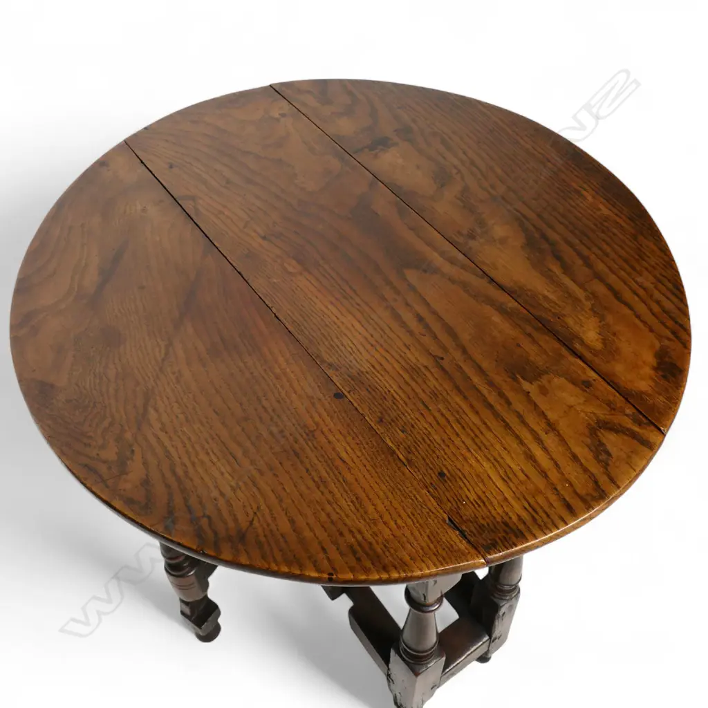 A George III small proportion oak gate leg table, Image 1++