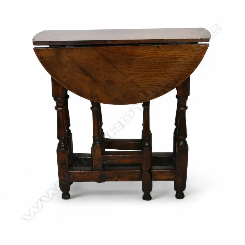 A George III small proportion oak gate leg table, Image 1++