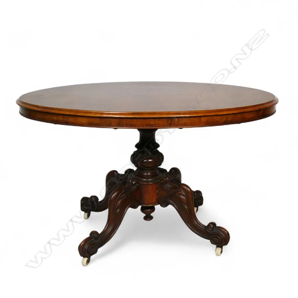 A Victorian walnut small proportion loo table, Image 1++