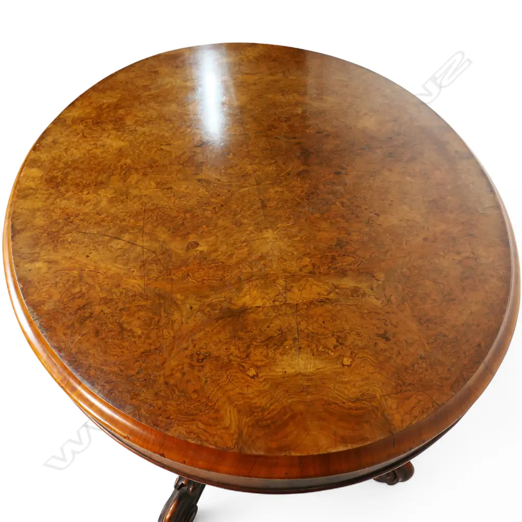 A Victorian walnut small proportion loo table, Image 1++