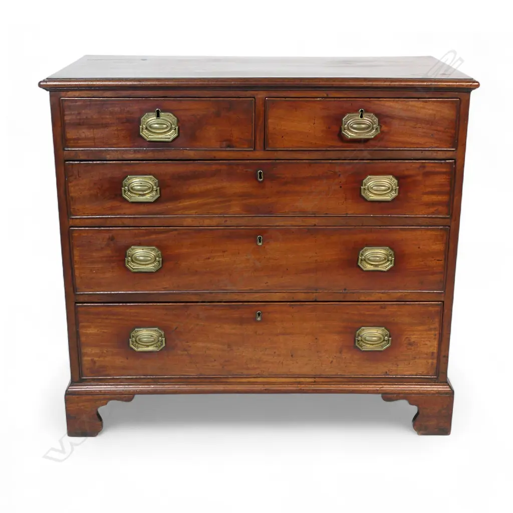 A George III mahogany five drawer chest, Image 1++