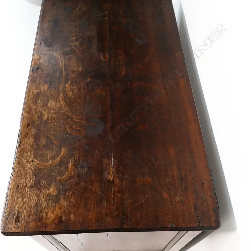 A Georgian oak four drawer chest, Image 1++