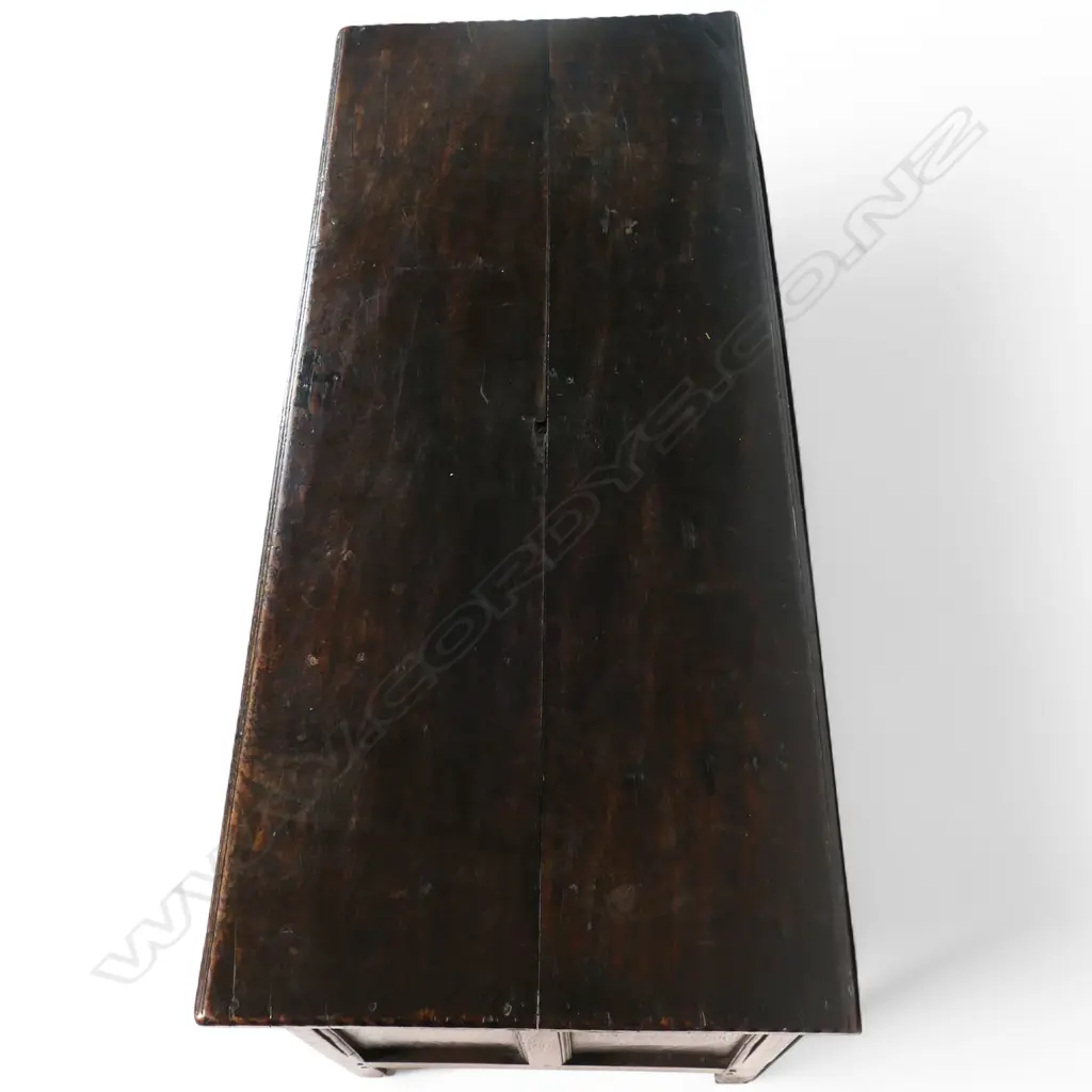 A George III oak coffer, Image 1++