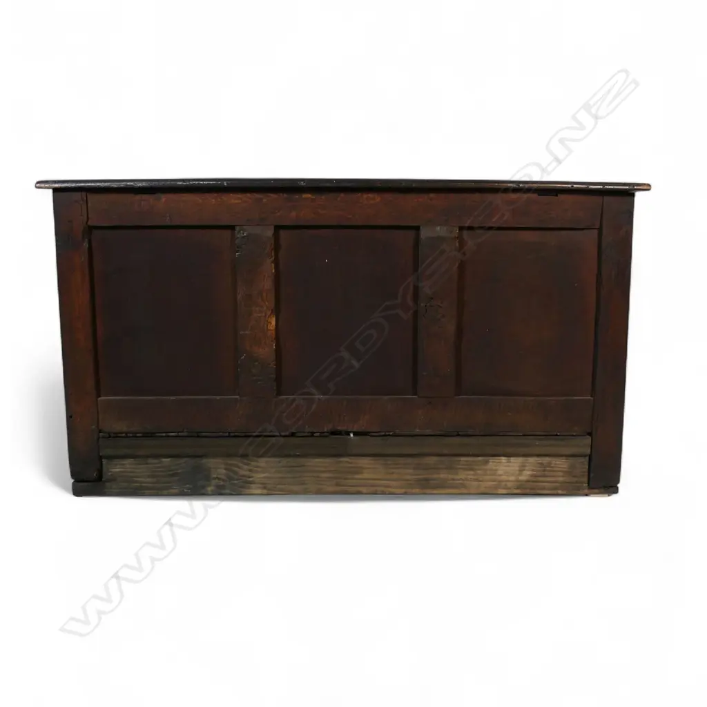 A George III oak coffer, Image 1++